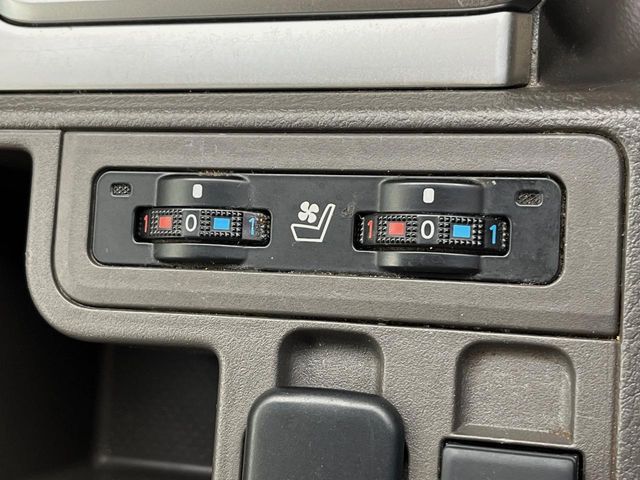 TOYOTA LANDCRUISER PRADO 2017 Image 31