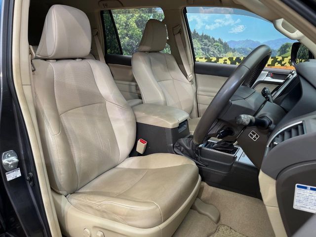 TOYOTA LANDCRUISER PRADO 2017 Image 31