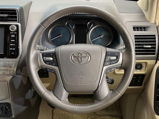 TOYOTA LANDCRUISER PRADO 2017 Image 31