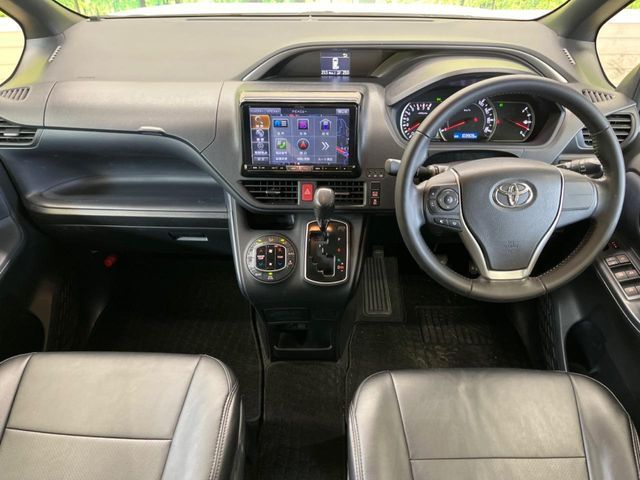 TOYOTA VOXY 2015 Image 31