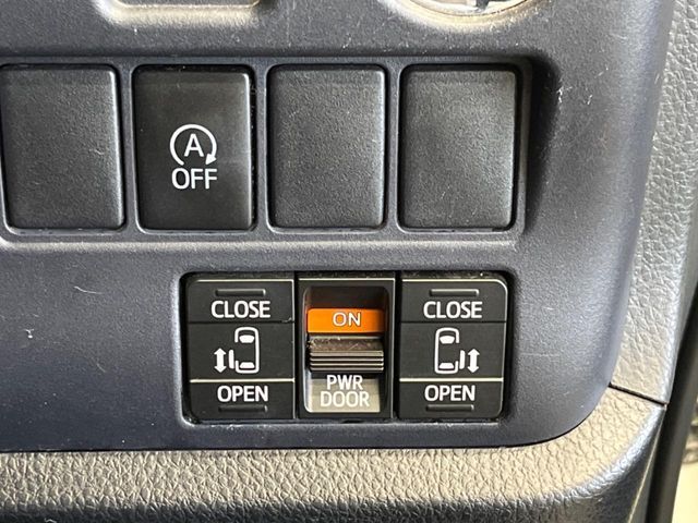 TOYOTA VOXY 2015 Image 31