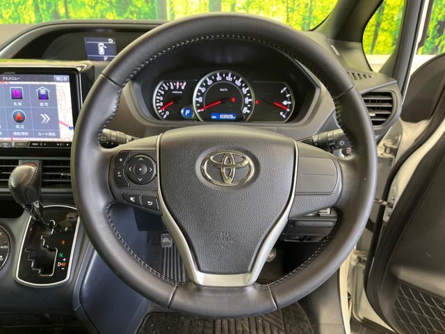 TOYOTA VOXY 2015 Image 31