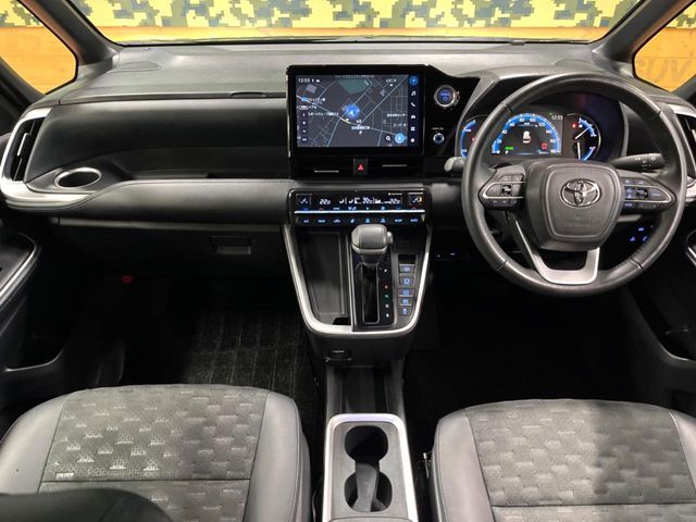 TOYOTA VOXY HYBRID 2023 Image 31