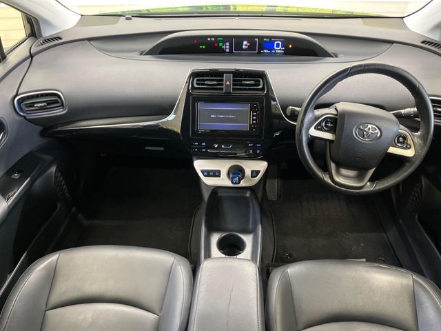 TOYOTA PRIUS 2017 Image 31