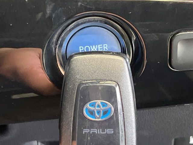 TOYOTA PRIUS 2017 Image 31
