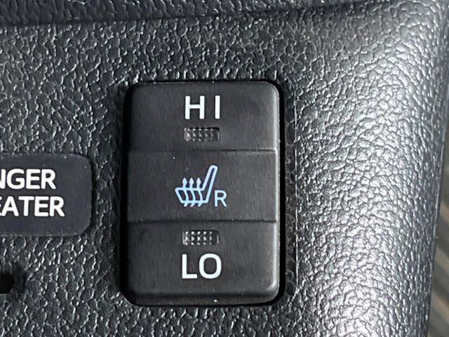 TOYOTA PRIUS 2017 Image 31