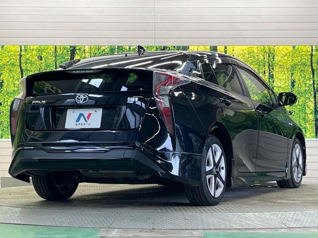 TOYOTA PRIUS 2017 Image 31