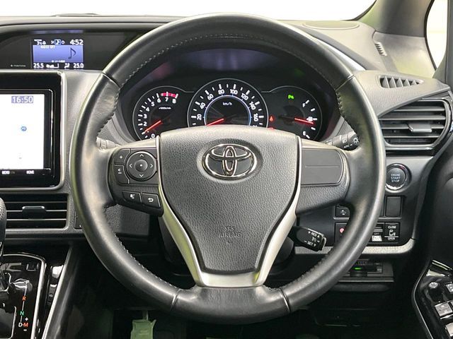 TOYOTA VOXY 2021 Image 31