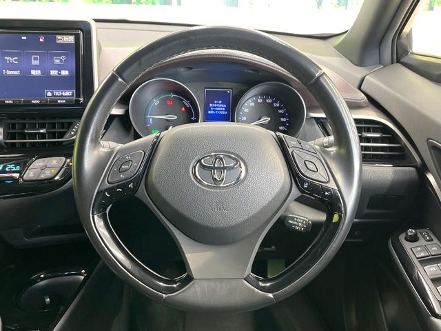 TOYOTA C-HR 2017 Image 31