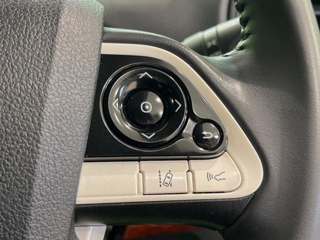 TOYOTA PRIUS 2018 Image 31