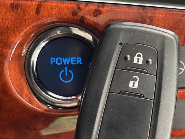 TOYOTA PRIUS 2018 Image 31