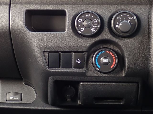 TOYOTA HIACE VAN 1.25T 2WD 2020 Image 31