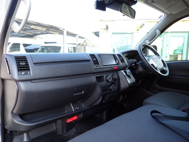 TOYOTA HIACE VAN 1.25T 2WD 2020 Image 31