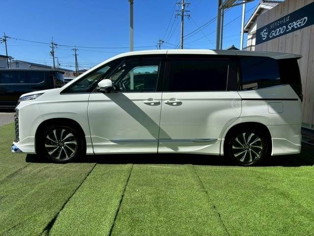 TOYOTA VOXY HYBRID 2022 Image 31