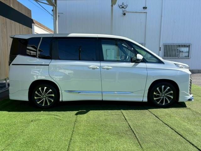 TOYOTA VOXY HYBRID 2022 Image 31