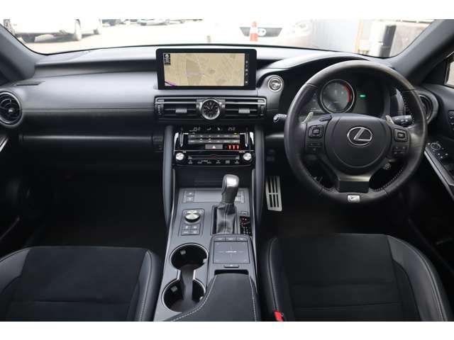 TOYOTA LEXUS IS300H 2023 Image 31