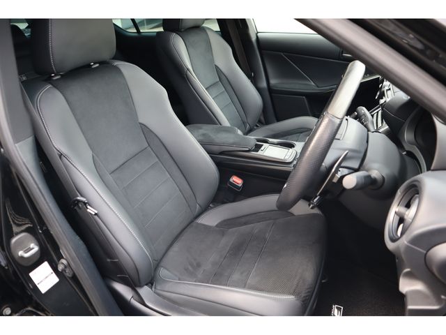 TOYOTA LEXUS IS300H 2023 Image 31