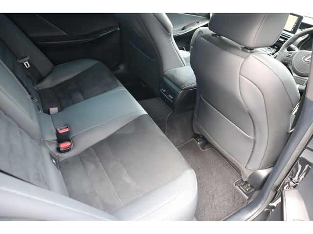 TOYOTA LEXUS IS300H 2023 Image 31