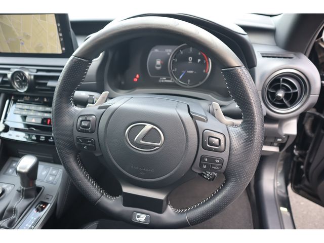 TOYOTA LEXUS IS300H 2023 Image 31