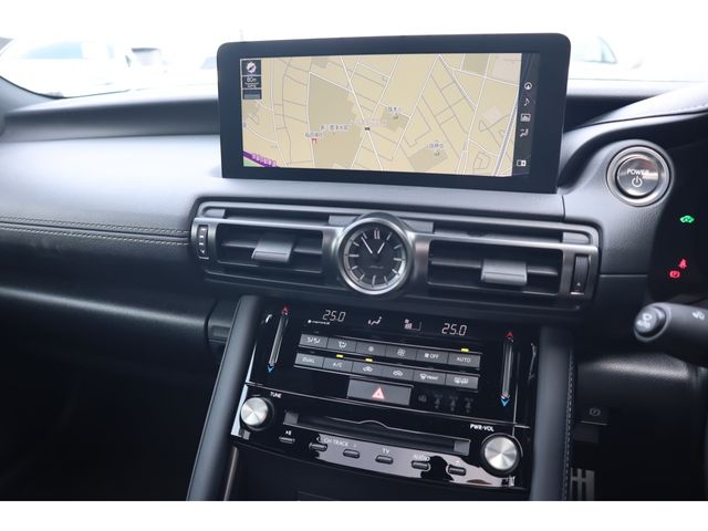 TOYOTA LEXUS IS300H 2023 Image 31