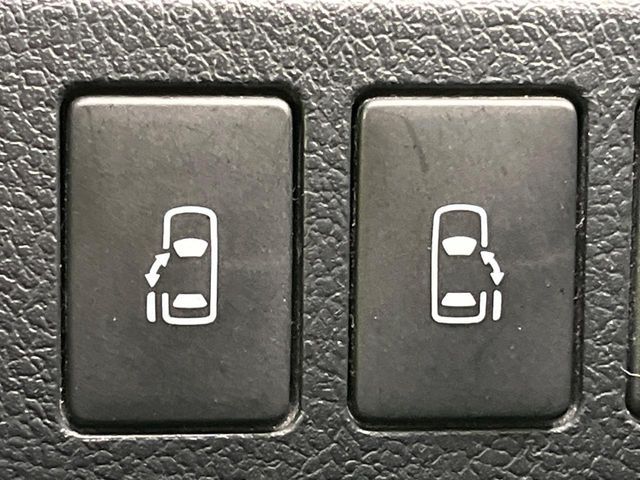 TOYOTA VOXY 2013 Image 31