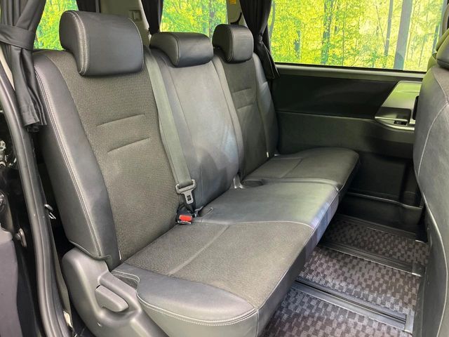 TOYOTA VOXY 2013 Image 31