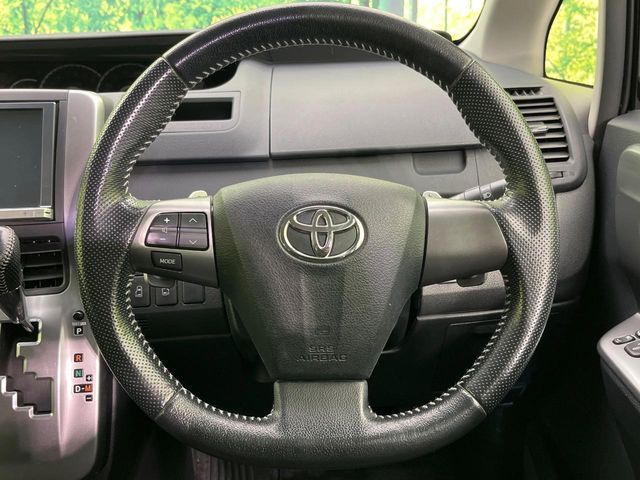 TOYOTA VOXY 2013 Image 31