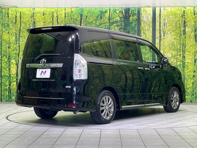 TOYOTA VOXY 2013 Image 31