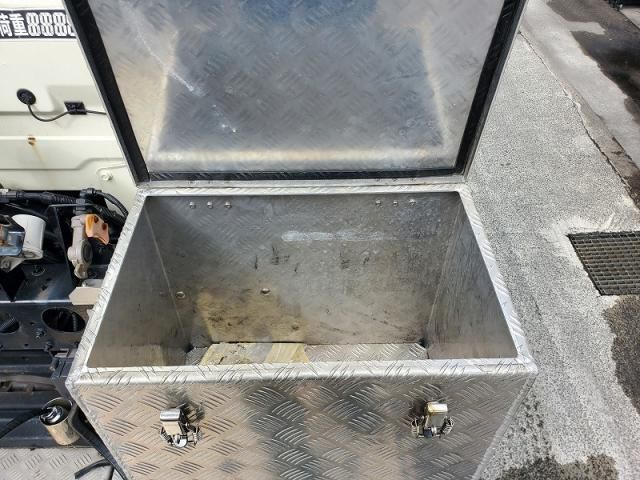 NISSAN DIESEL QUON 2016 Image 31