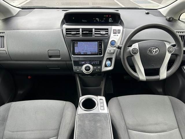 TOYOTA PRIUS ALPHA 2013 Image 31