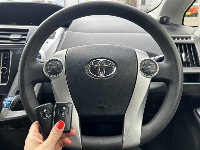 TOYOTA PRIUS ALPHA 2013 Image 31