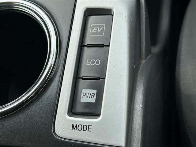 TOYOTA PRIUS ALPHA 2013 Image 31