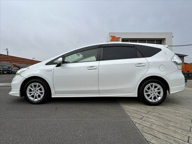 TOYOTA PRIUS ALPHA 2013 Image 31