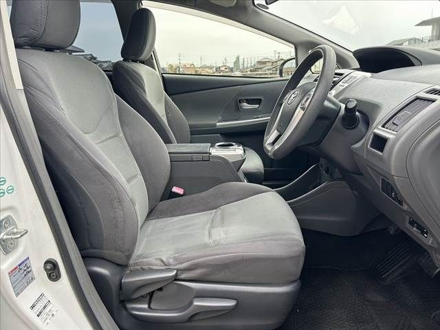 TOYOTA PRIUS ALPHA 2013 Image 31