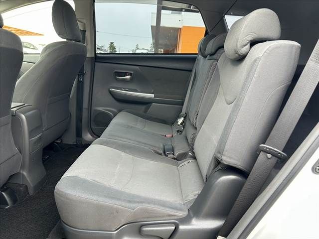 TOYOTA PRIUS ALPHA 2013 Image 31