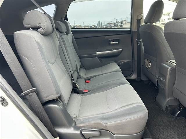 TOYOTA PRIUS ALPHA 2013 Image 31