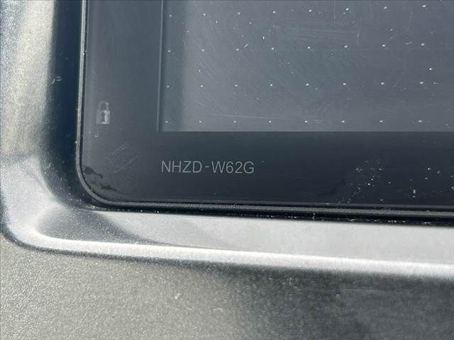 TOYOTA PRIUS ALPHA 2013 Image 31