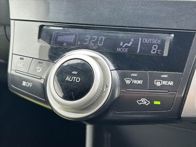 TOYOTA PRIUS ALPHA 2013 Image 31