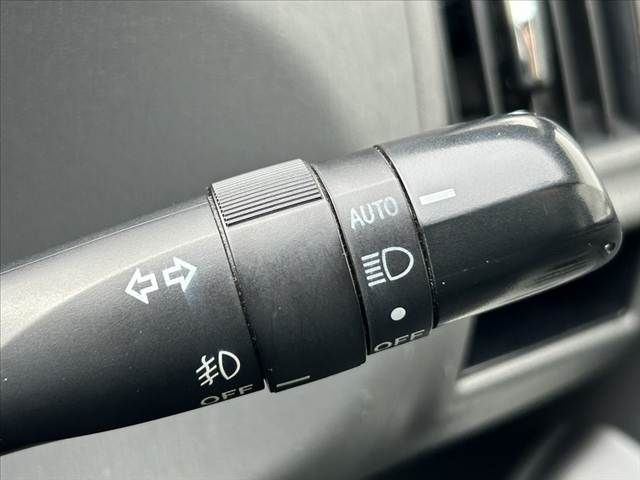 TOYOTA PRIUS ALPHA 2013 Image 31