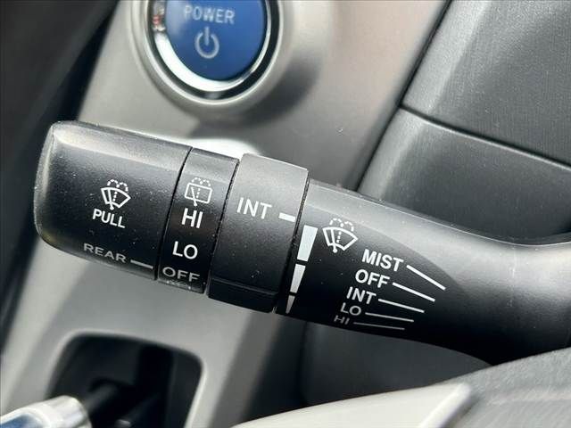 TOYOTA PRIUS ALPHA 2013 Image 31