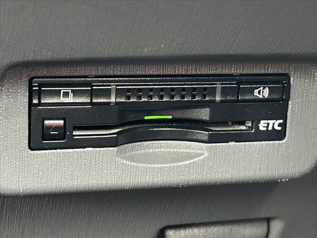 TOYOTA PRIUS ALPHA 2013 Image 31