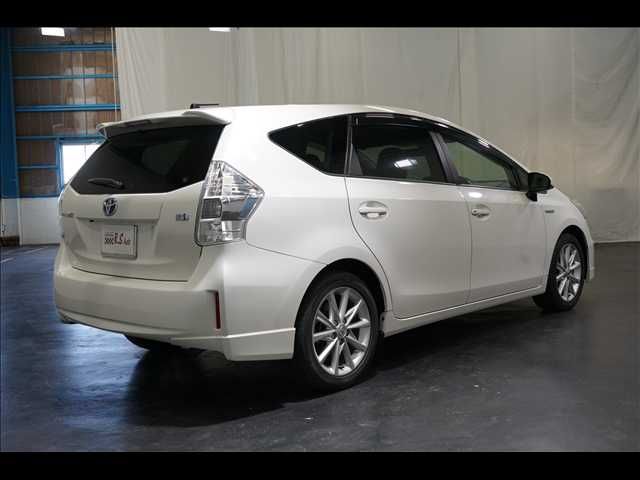 TOYOTA PRIUS ALPHA 2012 Image 31