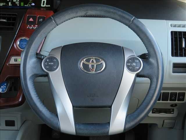 TOYOTA PRIUS ALPHA 2012 Image 31