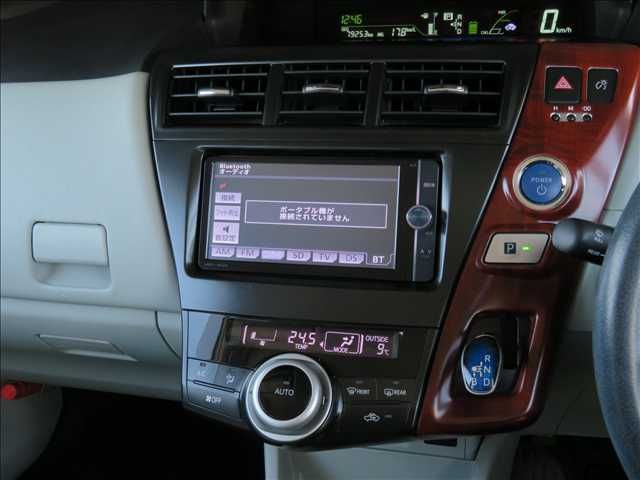 TOYOTA PRIUS ALPHA 2012 Image 31