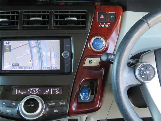 TOYOTA PRIUS ALPHA 2012 Image 31