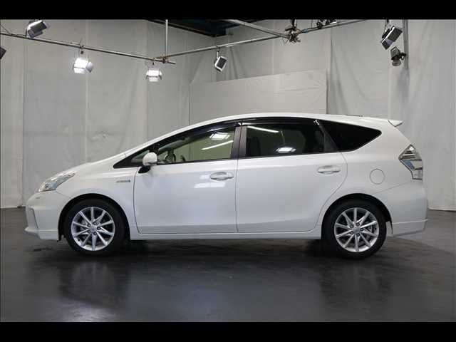 TOYOTA PRIUS ALPHA 2012 Image 31