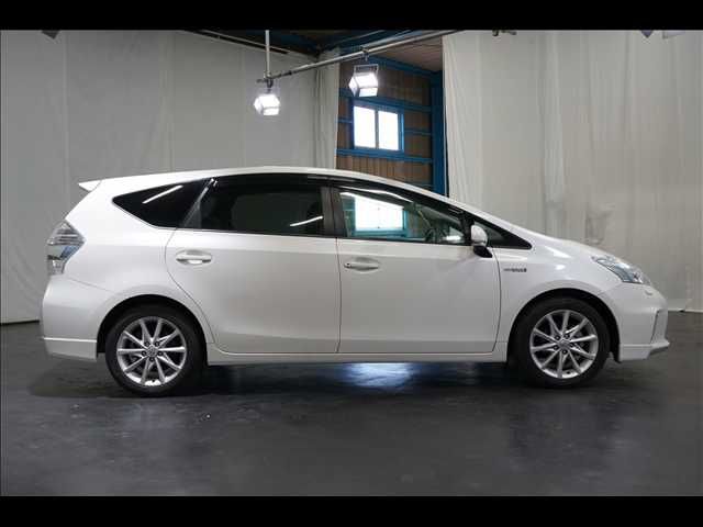 TOYOTA PRIUS ALPHA 2012 Image 31