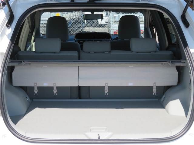 TOYOTA PRIUS ALPHA 2012 Image 31