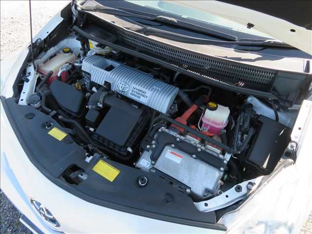 TOYOTA PRIUS ALPHA 2012 Image 31