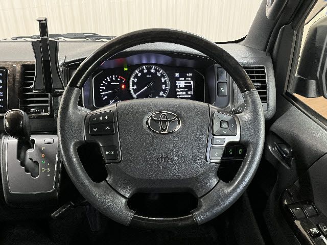 TOYOTA HIACE VAN 2WD 2022 Image 31